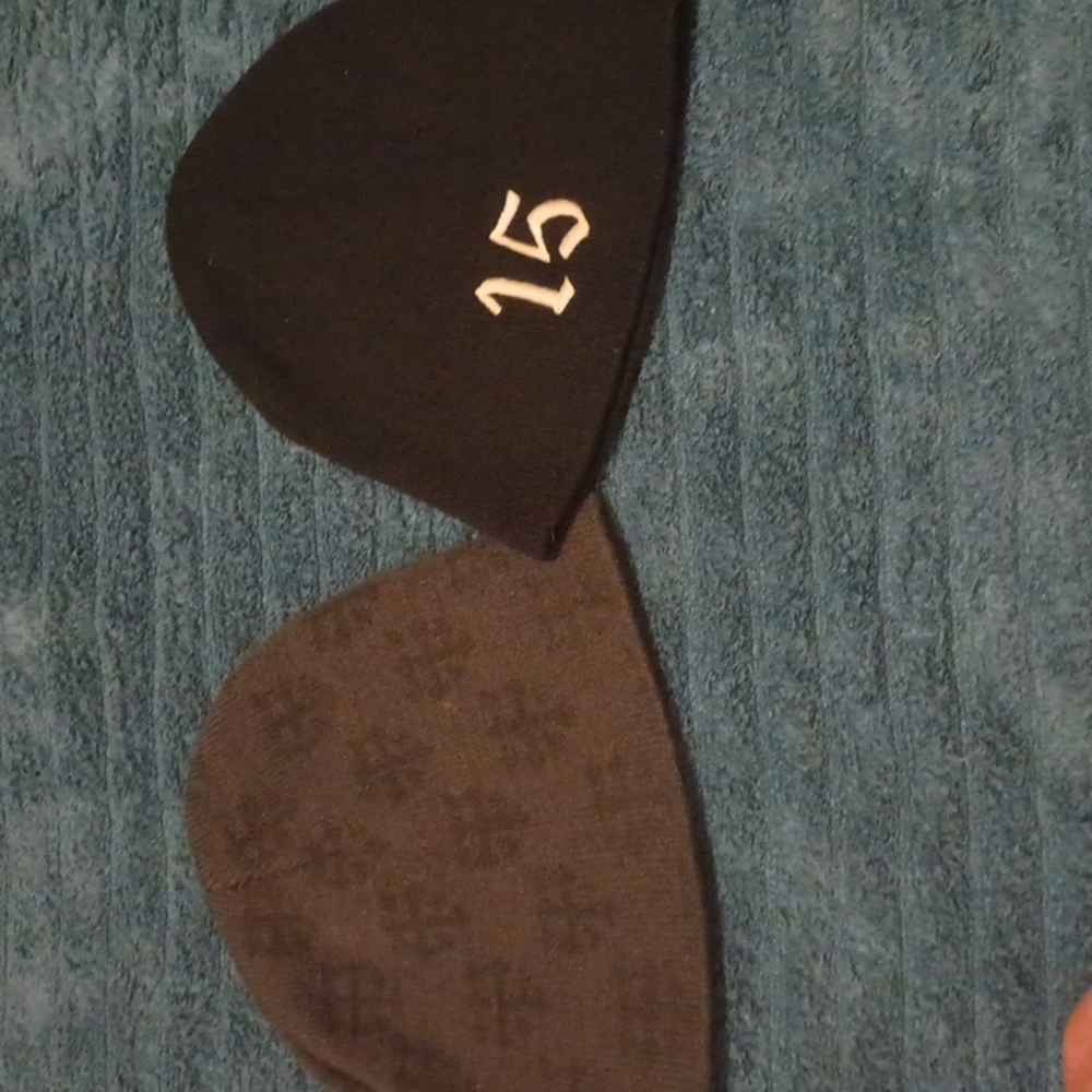 2 beanie caps